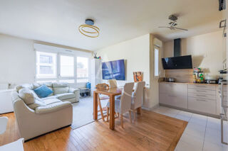 Vente Appartement Romainville - Place du Marché | 4 pièces, balcon et parking double Romainville