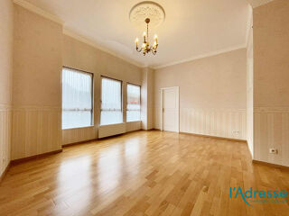  Appartement à louer 4 pièces 140 m²