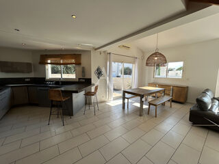 Location Maison En exclusivité à la location, Belle villa 3 faces type 4 avec piscine Toulouges 123.12 m2 Toulouges