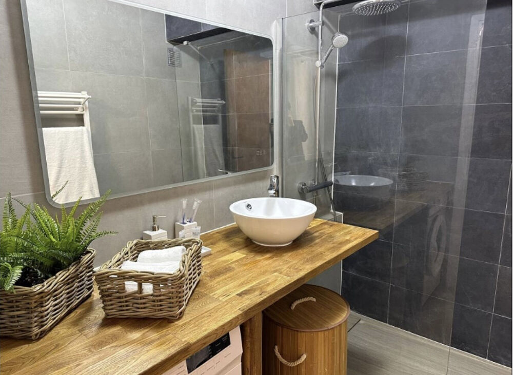 Location Appartement STUDIO refait à neuf de 26m²  -  Piscine - Tennis  - Parking Cagnes sur mer