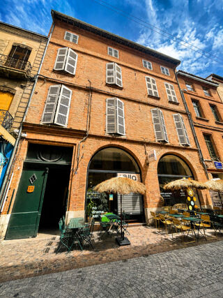  Appartement à louer 4 pièces 142 m²