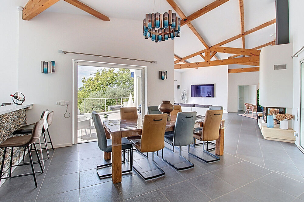 Vente Maison A VENDRE Maison LA MOTTE 185 m² avec PISCINE et VUE La motte