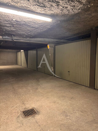  Parking / Garage � louer 