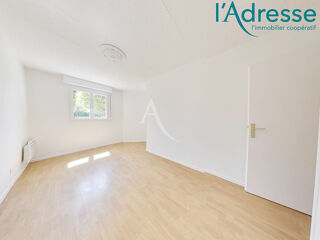  Appartement à louer 3 pièces 74 m²