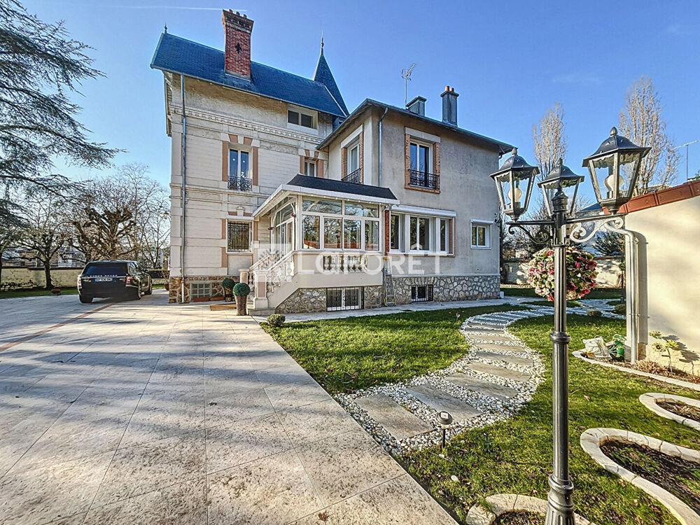 Location Maison lgante demeure familiale de 480 m sur un terrain arbor de 2000 m  - Proche Parc des Ibis et RER A Le vesinet