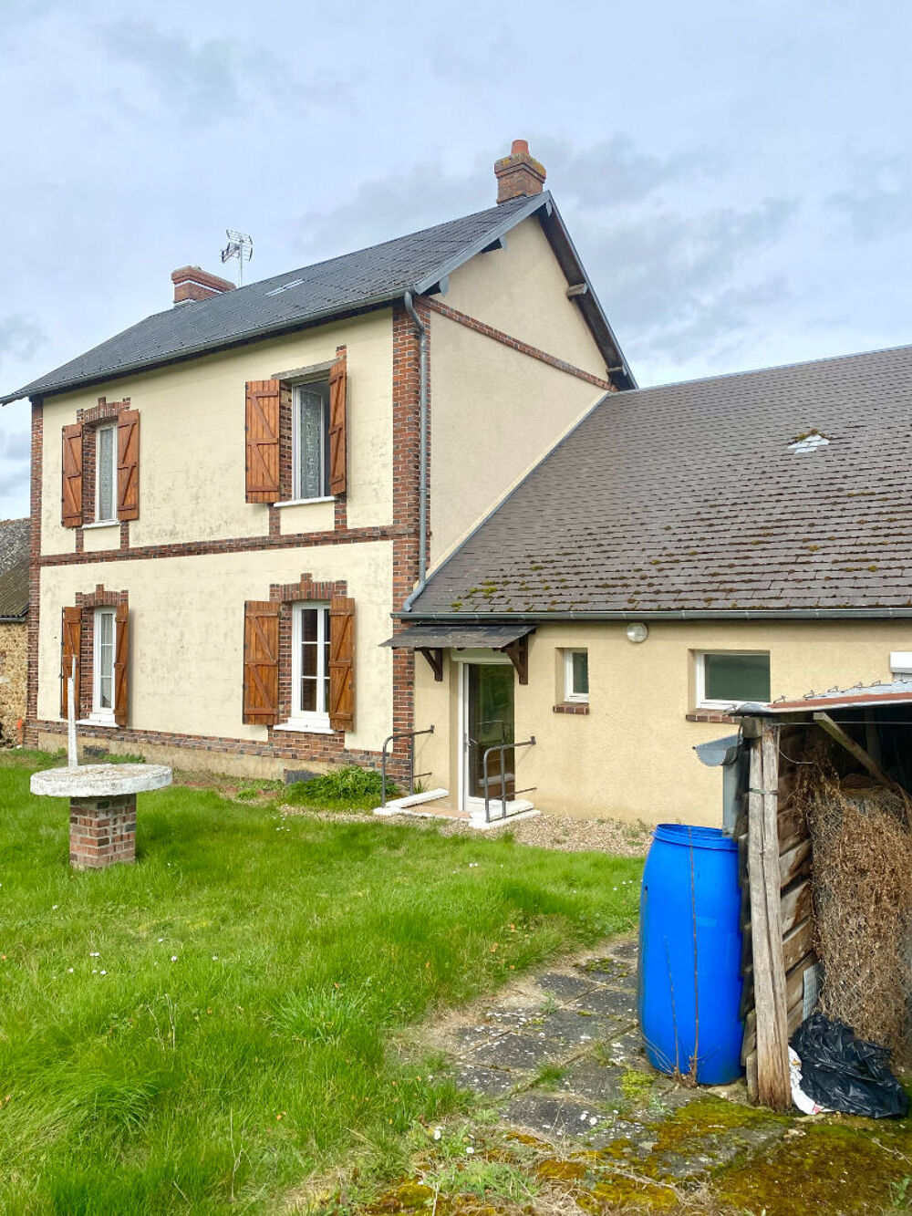 À VENDRE, Maison de Ville avec jardin à DAMVILLE 93m2.
