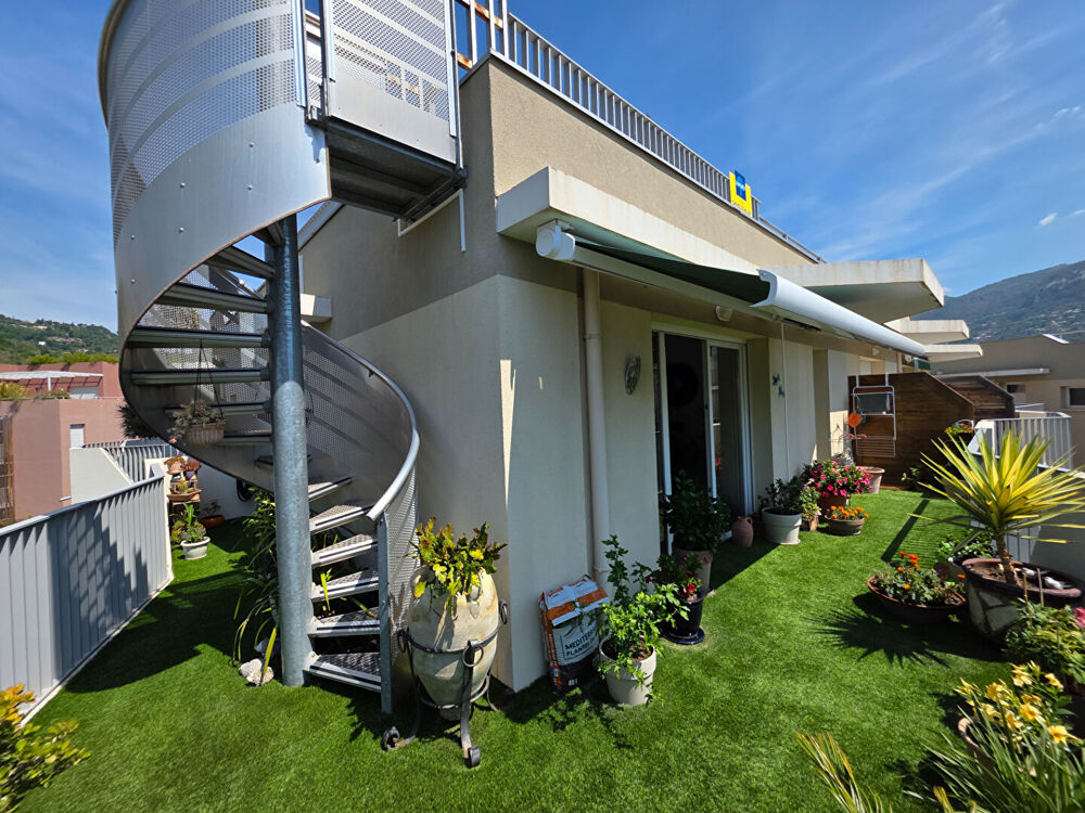 Vente Appartement Super et rare Appartement 4 pièces  80 m2 dernier étage , 4 terrasses + 2 parkings CARROS LES PLANS Carros