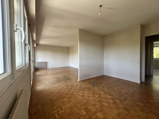  Appartement à louer 5 pièces 100 m²