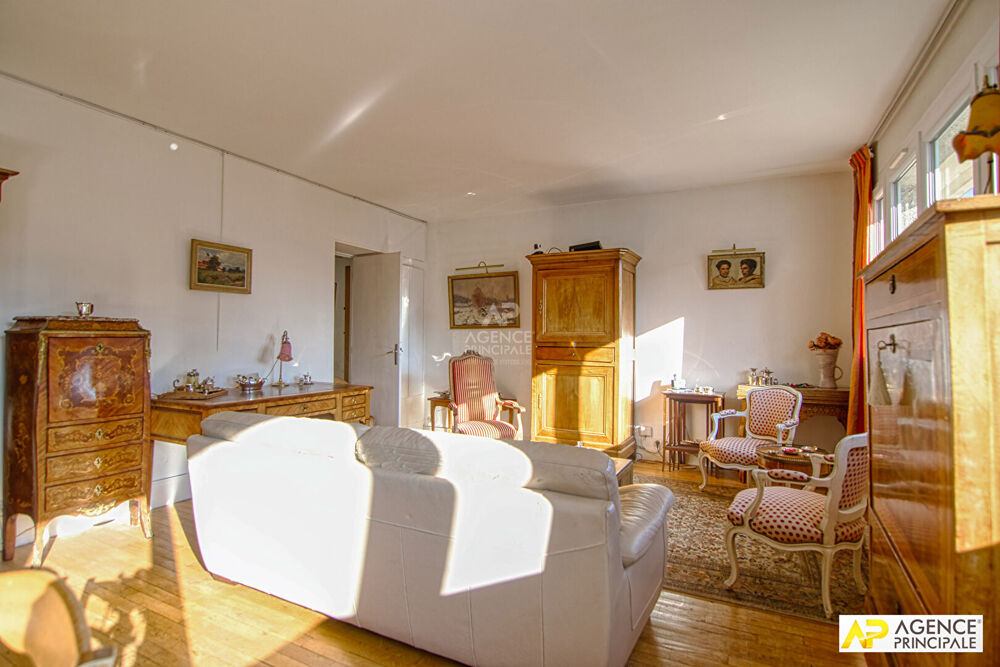Vente Appartement Versailles Rive-Droite appartement 5 pièces 109.64 m² situé au 4ème étage avec cave et jardin de copropriété Versailles