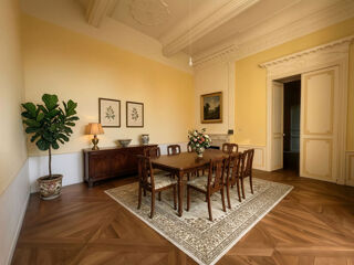  Appartement à louer 5 pièces 173 m²