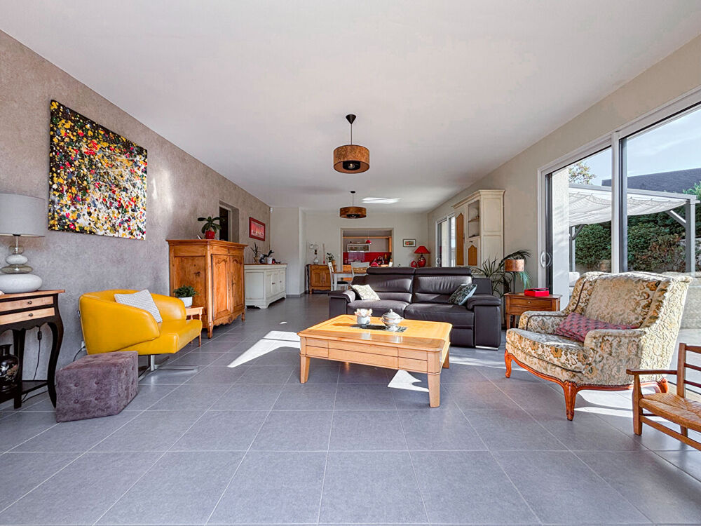 Vente Maison Maison familiale de 197 m² avec piscine et jardin de 980 m² à Bouchemaine. Bouchemaine