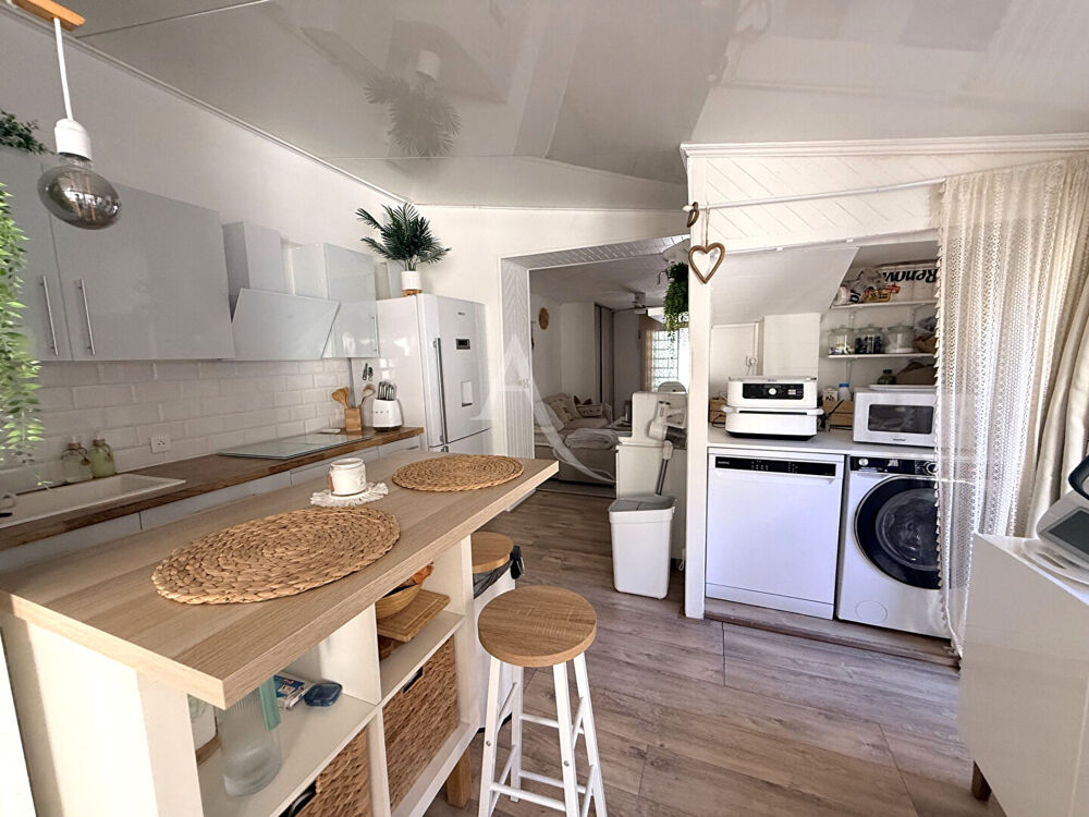 Vente Appartement Hyères Ouest, T3 avec cour en maison de ville, très belle rénovation ! Hyeres