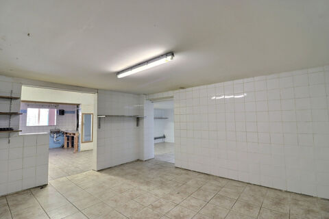   Immeuble mixte à fort potentiel ! Local commercial, studio loué et stockage , Saint-Sever 