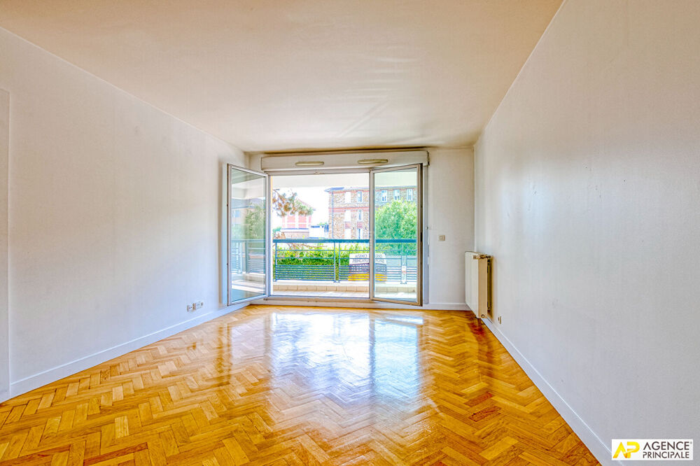 Vente Appartement Versailles Montreuil Appartement 2 piècxes 47.5 m² carrez situé au 1er étage avec balcon, cave et parking Versailles