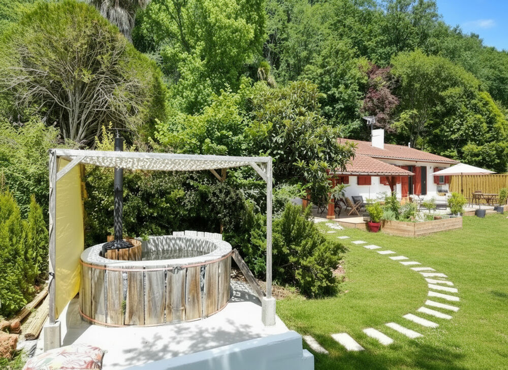 ETXEBERDEA Halsou, 125 m² de plain-pied à l'esprit écolodge