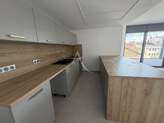  Appartement à louer 3 pièces 86 m²
