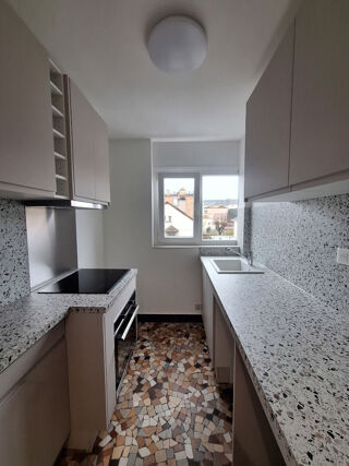 Appartement à louer 4 pièces 60 m²