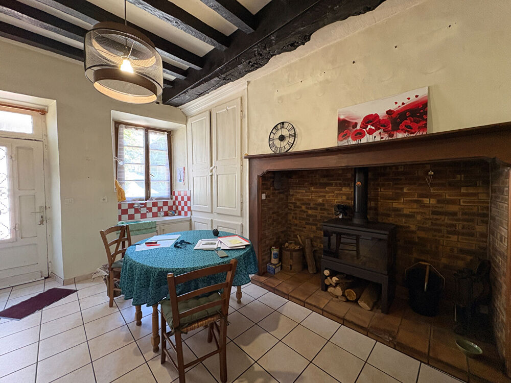 Maison de village avec garage, jardin au coeur de Juillac