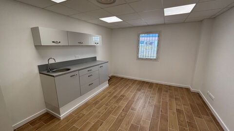 Bureaux Eyguieres 18 m2 740 13430 Eyguieres