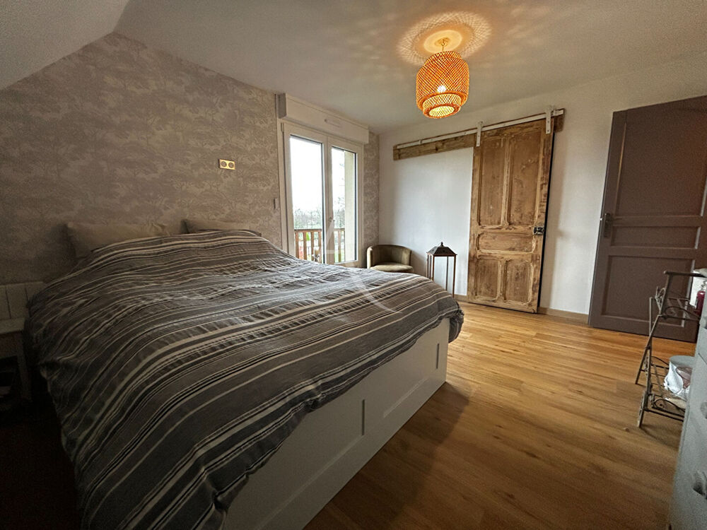 Maison d'exception 215 m² au sol !!! 4 chambres, dont une suite parentale avec balcon et piscine sur 1 200 m²215 m2 au sol