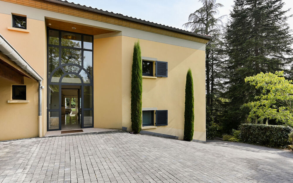 Vente Maison Charbonnières Les Bains - villa d'exception de 256m2 au sein d'un écrin de verdure Charbonnieres les bains