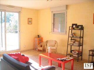 Appartement à louer 4 pièces 79 m²