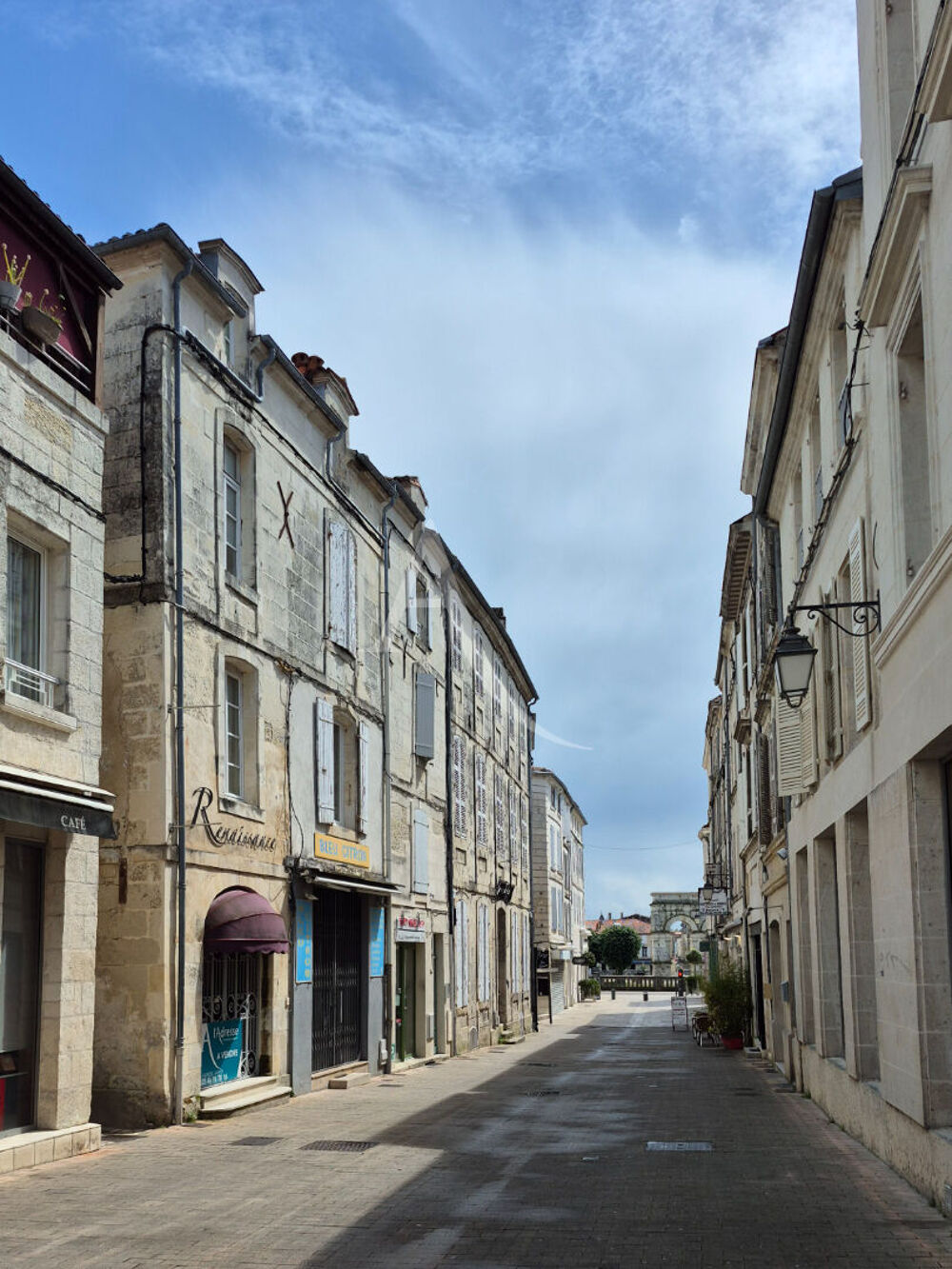 Immeuble de prestige à Saintes