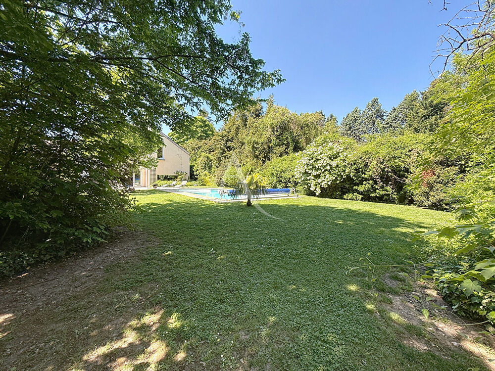 Maison d'architecte dans le coeur de ville de Meaux - 220 m² - 7 chambres - piscine chauffée et sous-sol total