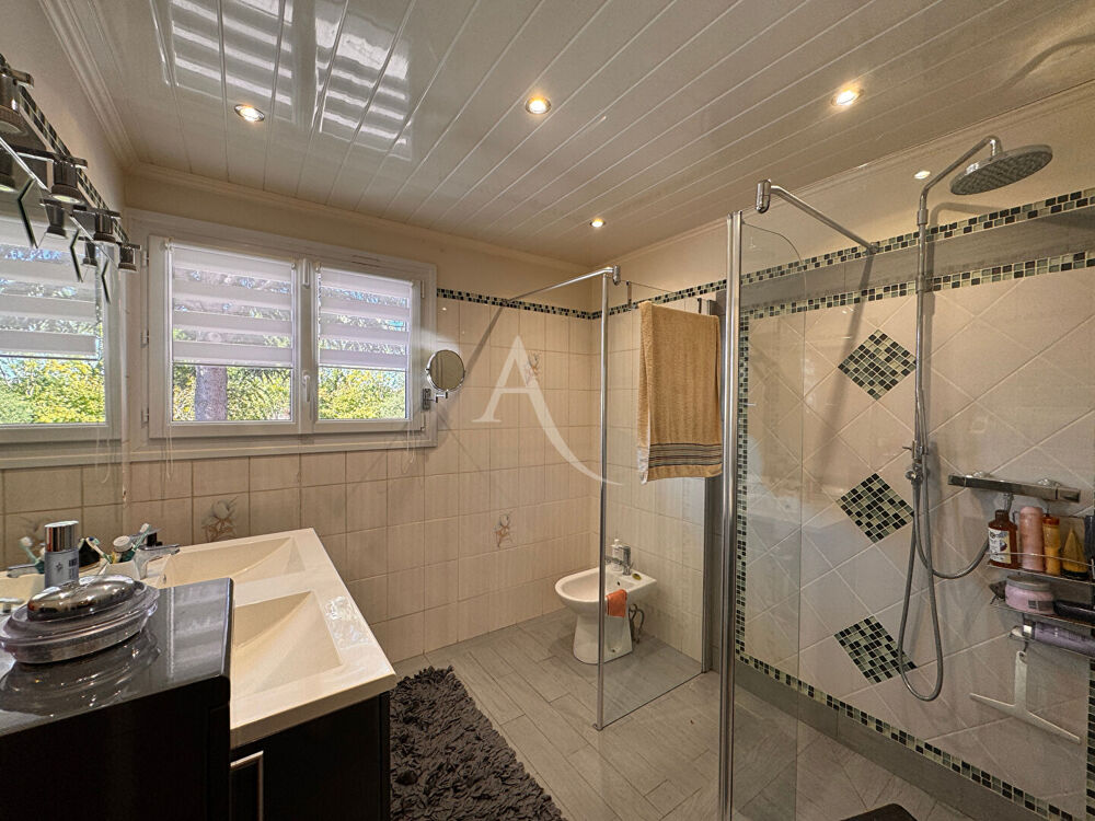 Vente Maison Maison Fourdrinoy 9 pièce(s) 185 m2 Fourdrinoy