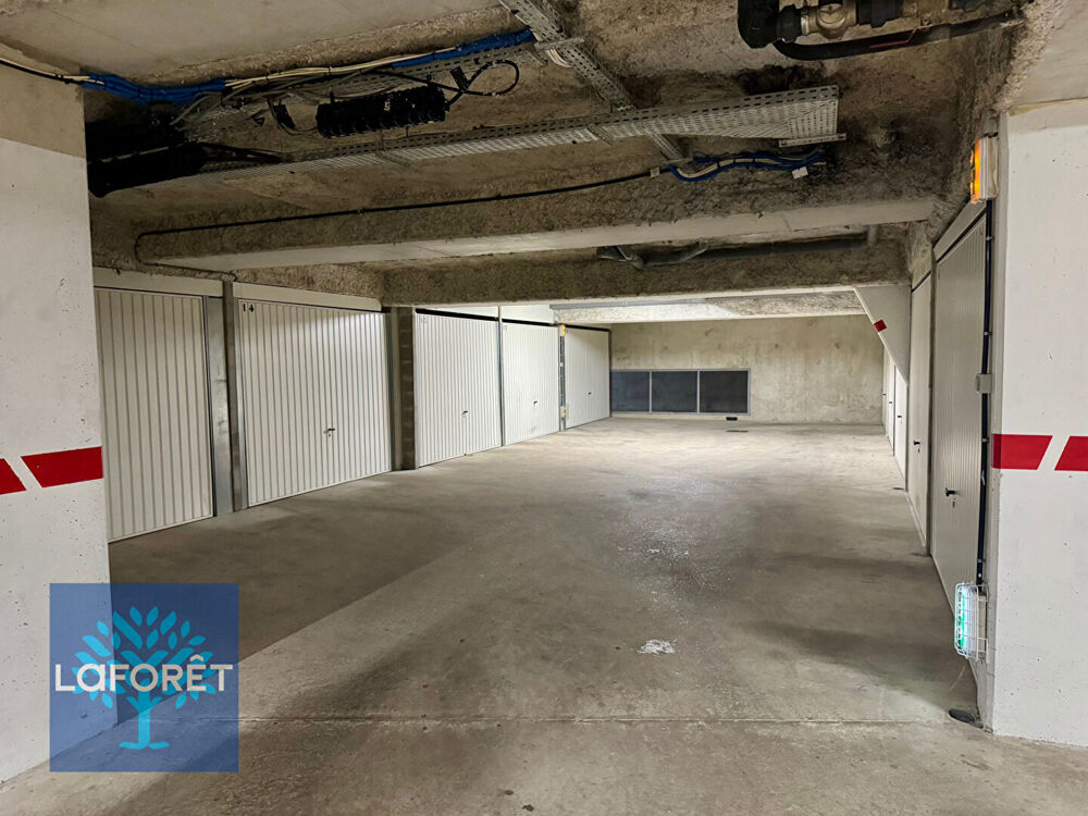 Location Parking/Garage Box / Parking Corbeil Essonnes - 13 m² Corbeil essonnes