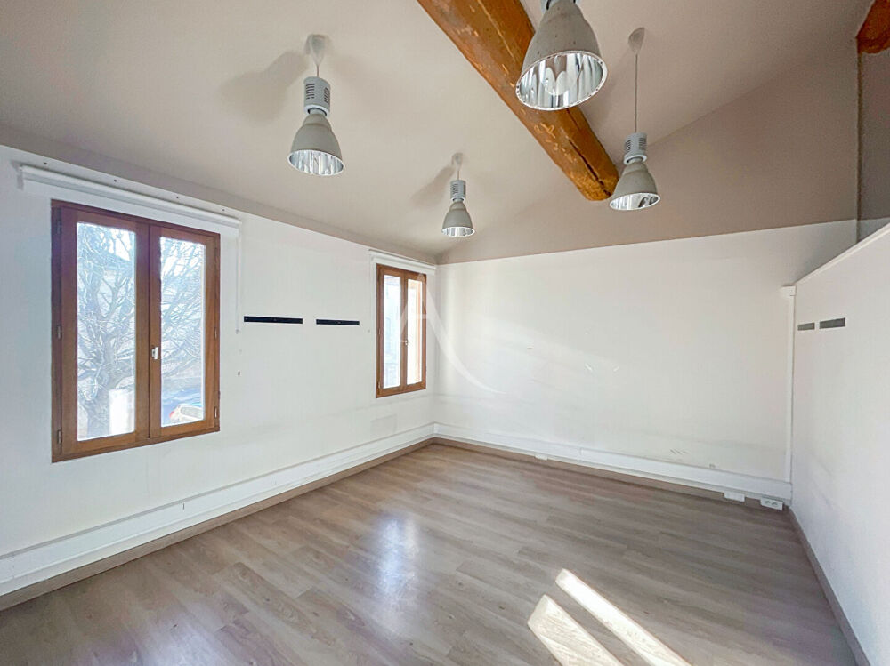 Vente Immeuble VAUVERT ENSEMBLE IMMOBILIER COMPRENANT DIVERS BUREAU COUR INTERIEUR ET REMISE Vauvert