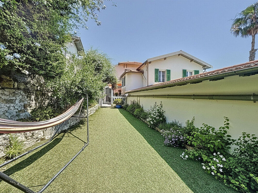 Vente Appartement Spacieux trois pièces - calme - centre ville - jardin - piscine Roquebrune-cap-martin