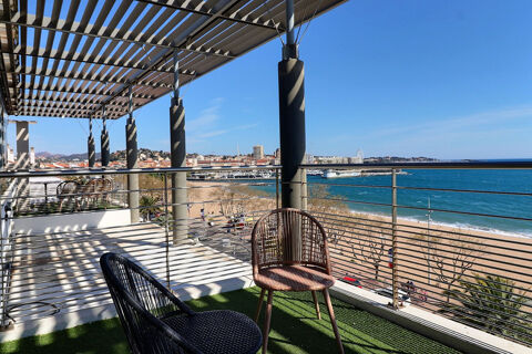 LOCAL COMMERCIAL EMPLACEMENT EXCEPTIONNEL FACE MER 10500 83600 Frejus