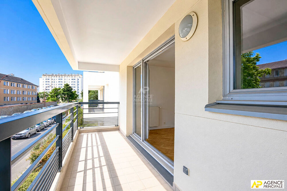 Vente Appartement Versailles Montreuil Appartement 2 piècxes 47.5 m² carrez situé au 1er étage avec balcon, cave et parking Versailles