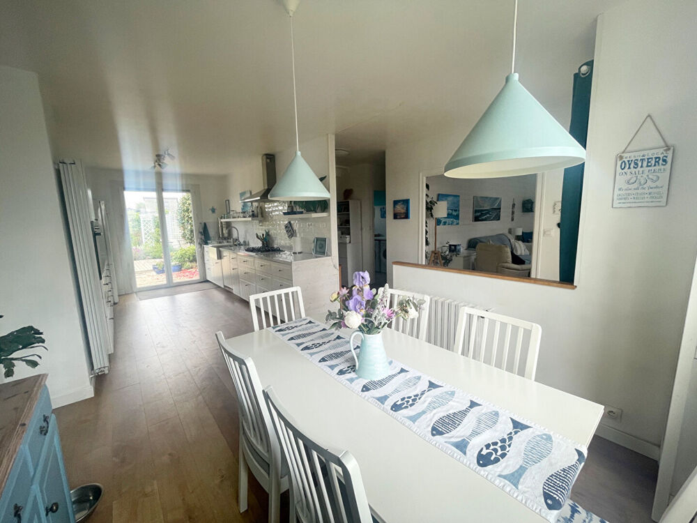 Vente Maison FINIST�RE: Ploz�vet. Charmante maison familiale r�nov�e de 5 chambres en bord de mer avec garage et jardin. Plozevet