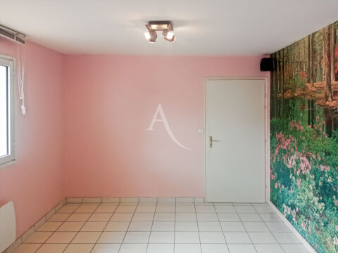   Challans  - Médiathèque Local professionnel 98 m² 