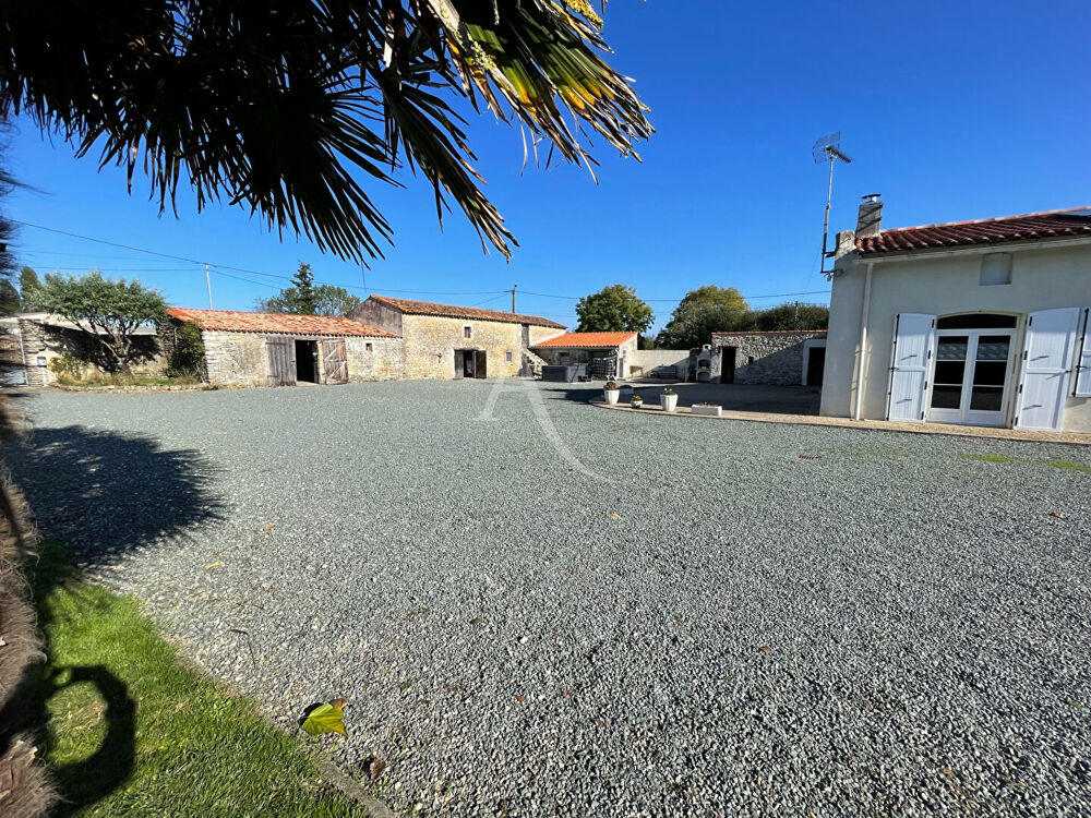 LA GRIPPERIE SAINT SYMPHORIEN : maison T8 (192 m²) en vente