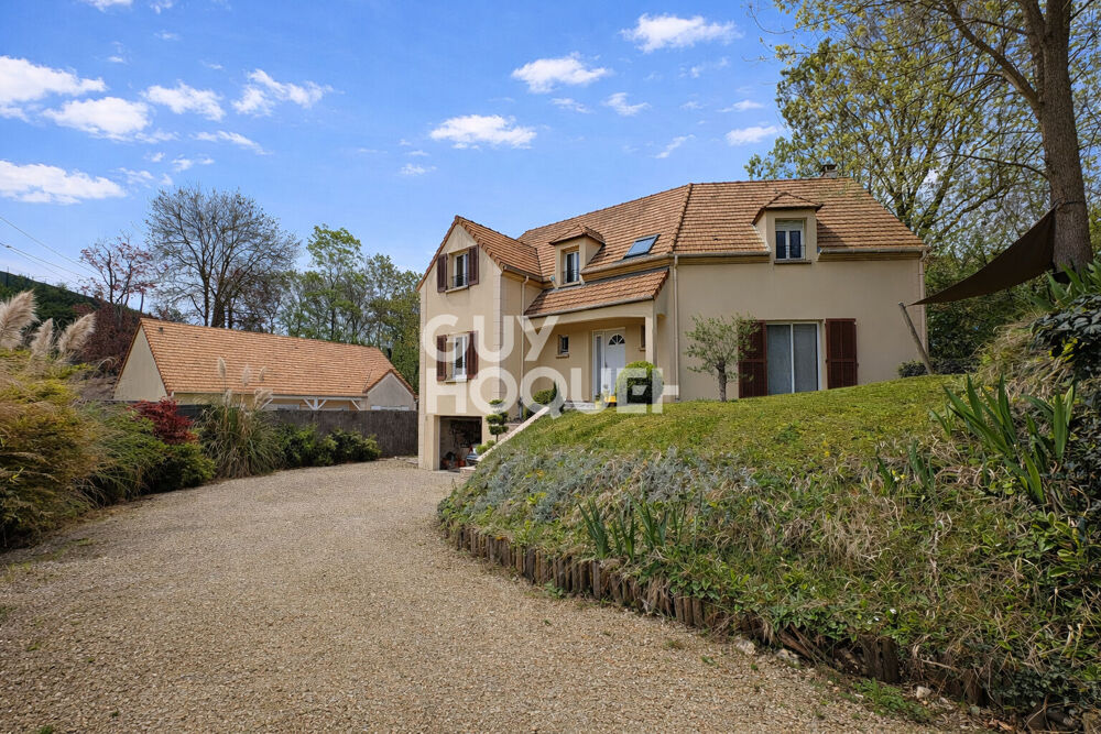 JUZIERS - Maison 7 pièces, 4 chambres.
