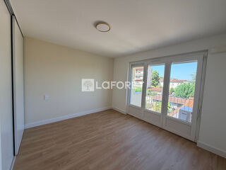  Appartement à louer 3 pièces 80 m²