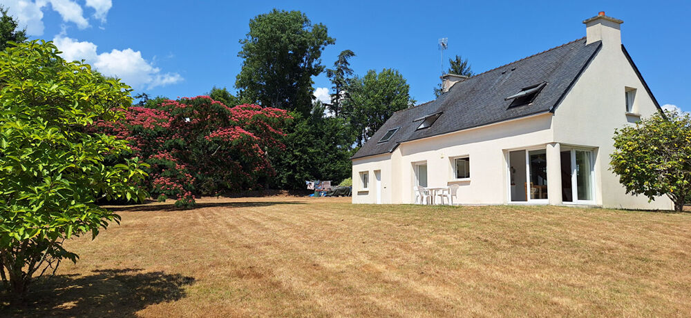 Fouesnant, Jolie maison de 4 chambres, sur un beau terrain arboré de 2000 m² !