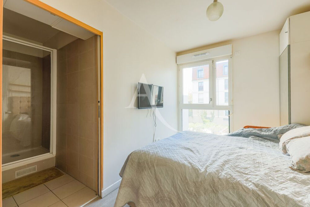 Vente Appartement Romainville - Place du Marché | 4 pièces, balcon et parking double Romainville