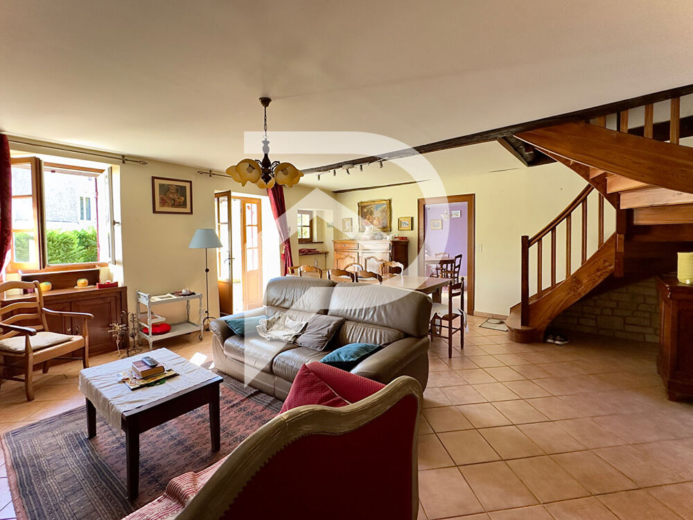 Maison en pierres, gîte et dépendances à ISSAC