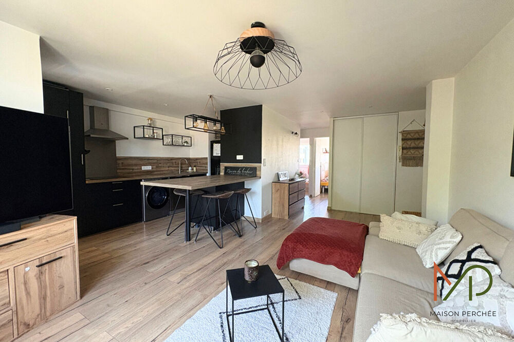 Draguignan, appartement T3 rénové avec balcon, cave.