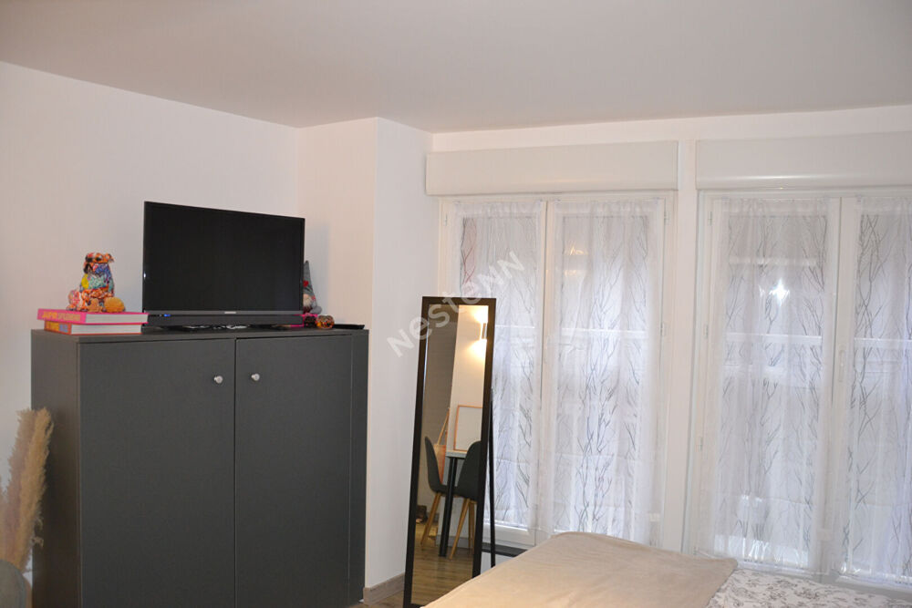 Beau studio moderne et meublé en plein centre ville d'Yssingeaux
