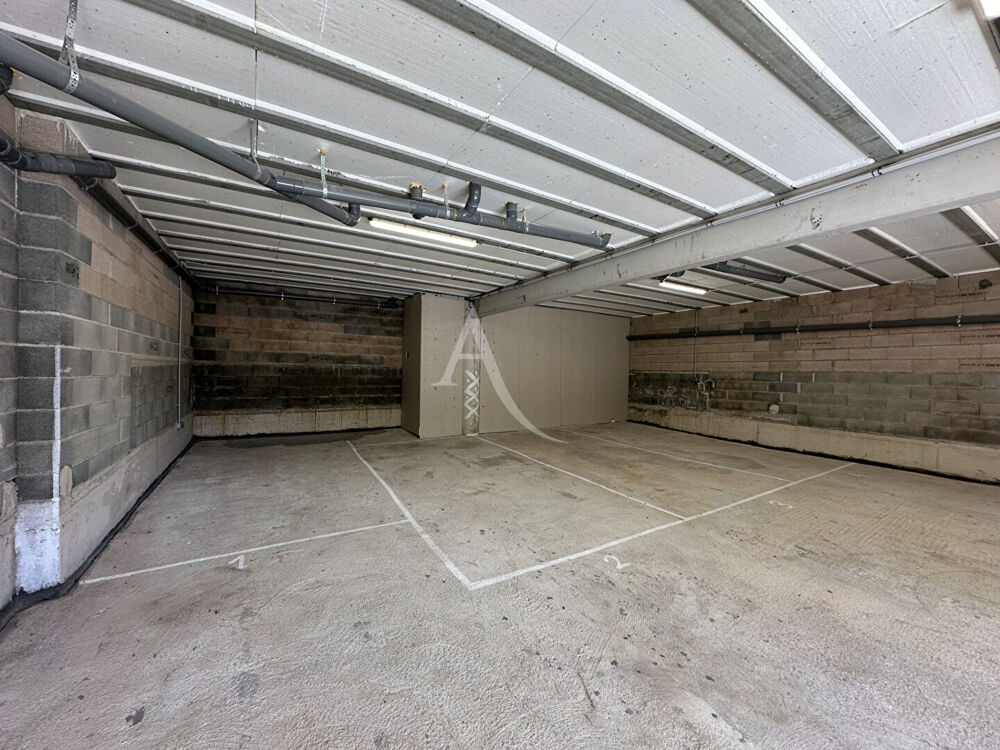 Location Parking/Garage Exceptionnel à Balaruc : Garage de 120 m² pour 4 à 6 véhicules Balaruc les bains