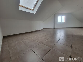  Appartement à louer 3 pièces 82 m²