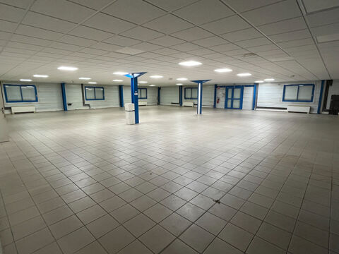   Local commercial et entrepôt de 1 569 m² sur terrain de 2 193 m² Beaurepaire (38270) 