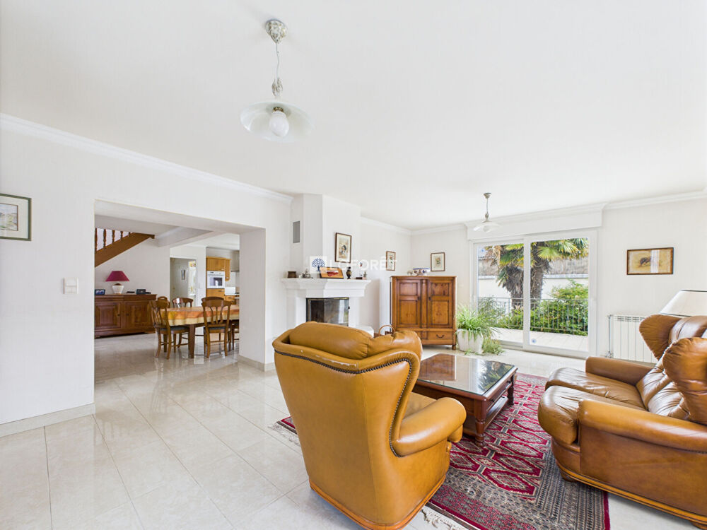 Maison Saint Rivoal 6 pièce(s) 150 m2