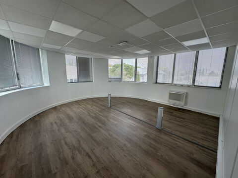  Local d'activité Bruges limite Bouscat 440 m2 