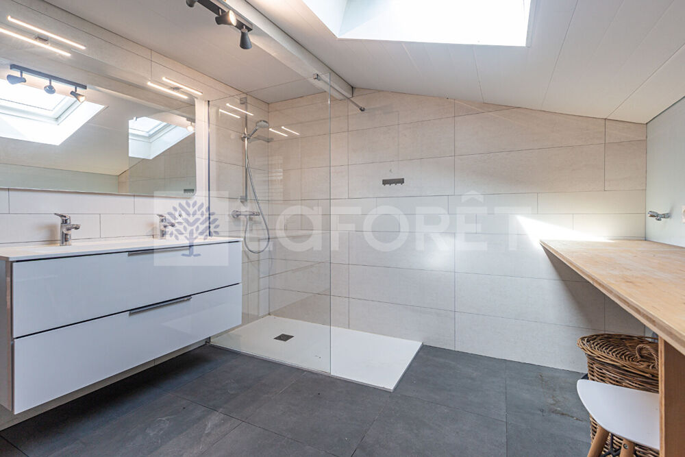 Vente Appartement AGENCE IMMOBILIERE LAFORET - ANNECY-LE-VIEUX - APPARTEMENT 115,40m² DANS MAISON - DERNIER ETAGE - 3 CHAMBRES + 1 BUREAU - SEJOUR Annecy